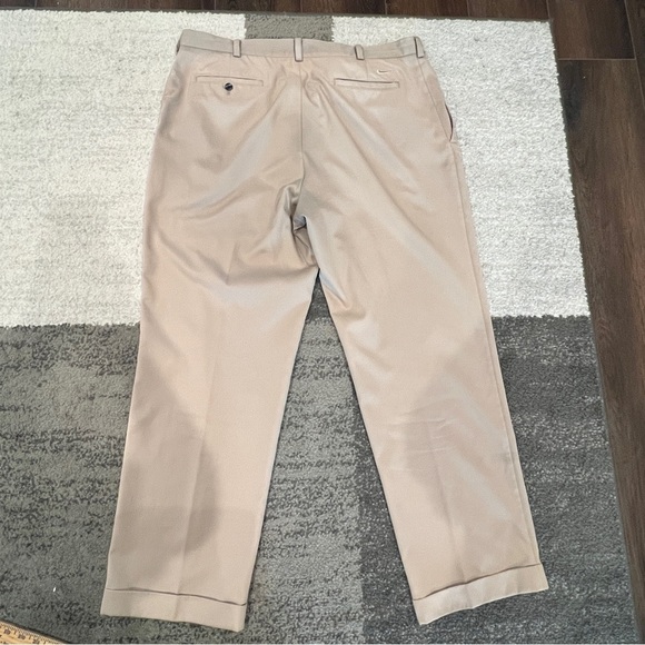 Nike Golf Dri-fit Khaki Pants 38x32 Lightweight Pleated Front Belt Loops - Picture 1 of 12